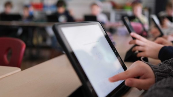 FCC, Okul ve Kütüphaneleri İnternete Bağlayan 2 Milyar Dolarlık Programı Kapatabilir