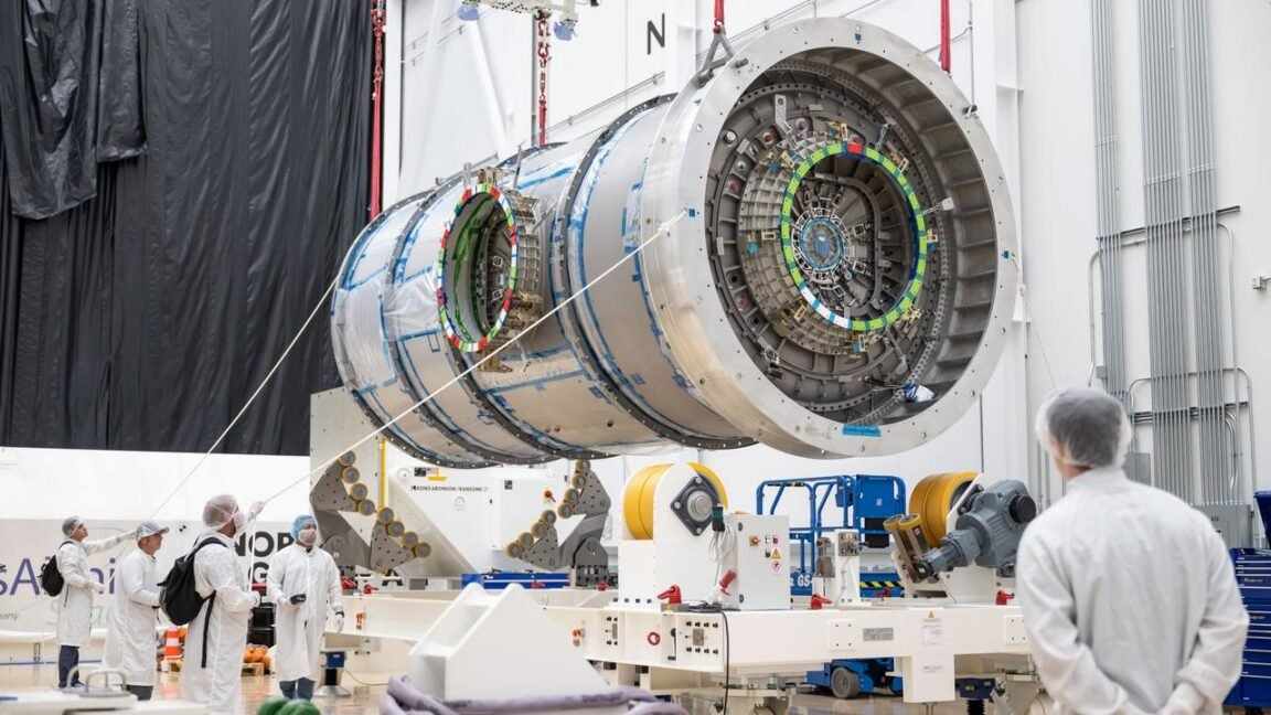NASA, Northrop Grumman'dan Ay Modülü HALO Çalışmalarını Durdurmasını İstedi