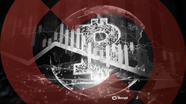 Bitcoin 21 Ayın Dibine Vurdu: Ethereum, XRP ve Dogecoin de Çöküşe Geçti