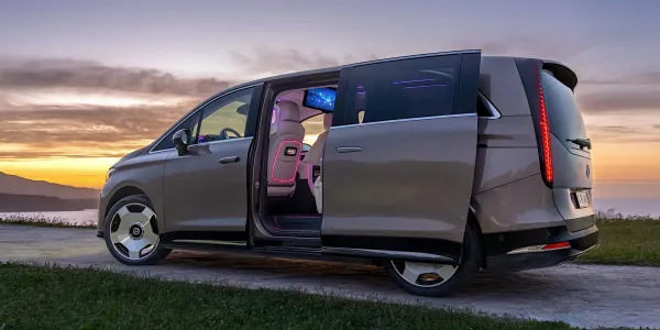 400 HP Mercedes-Benz VLE 300: Limuzin Konforu ve Geniş İç Mekânıyla Yeni Bir Segment