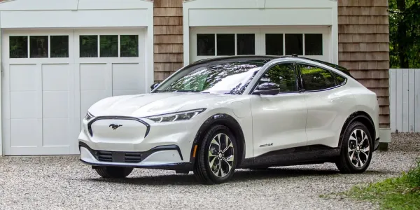 Ford Mustang Mach-E'nin Ömrü Kısalıyor: Daha Ucuz Elektrikli Araçlar Yolda