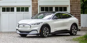 Ford Mustang Mach-E'nin Ömrü Kısalıyor: Daha Ucuz Elektrikli Araçlar Yolda