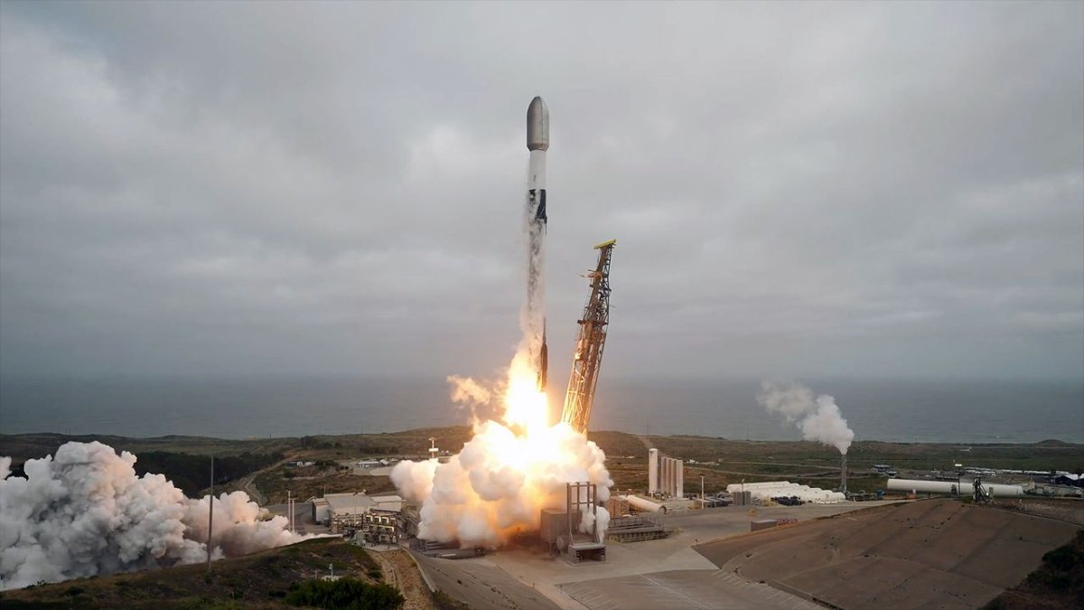 SpaceX, Falcon 9 Fırlatmasıyla 24 Starlink Uydusunu Dünya Yörüngesine Gönderdi