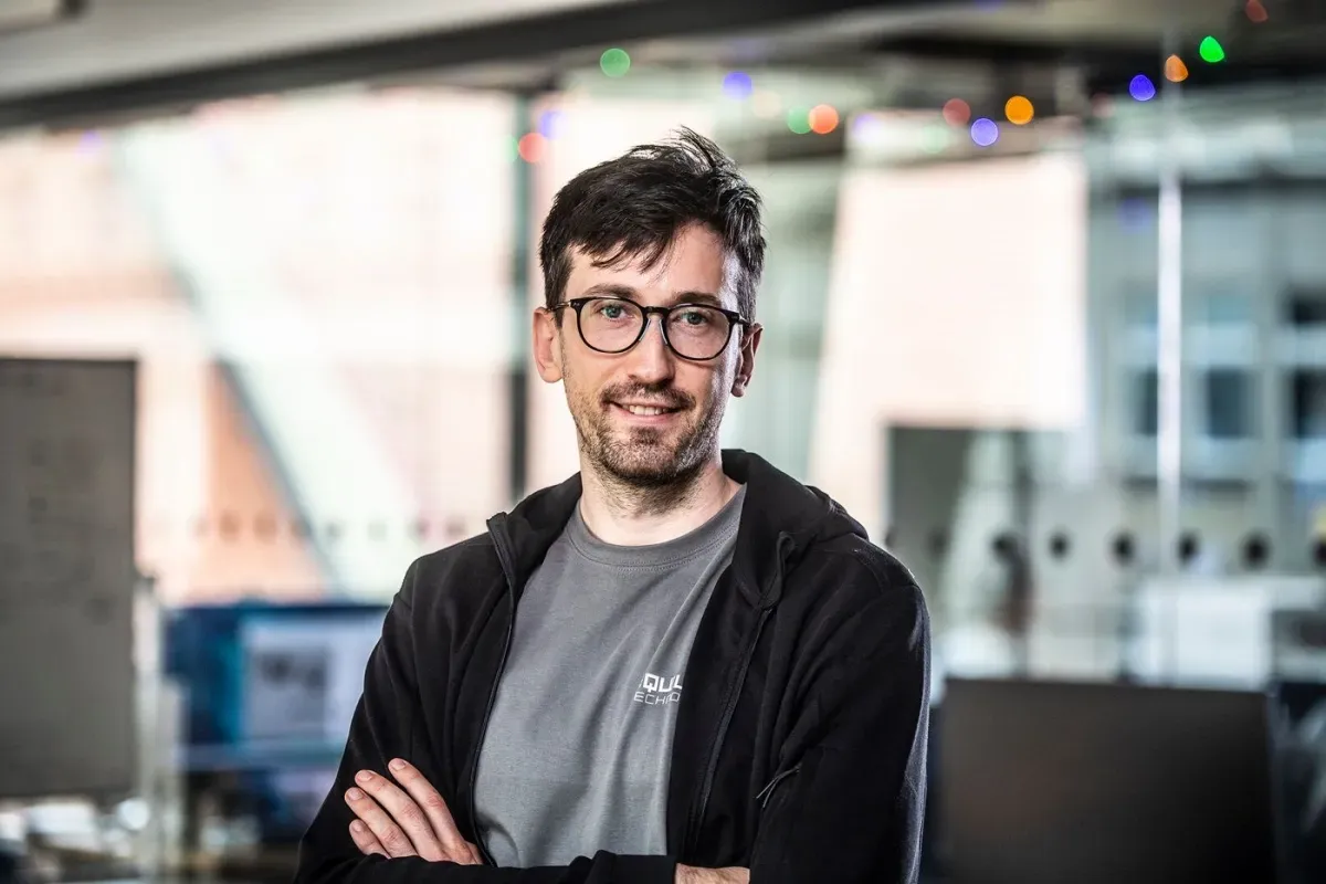 DeepMind'den Üç Araştırıcı, Pokerde İnsan Zekasını Yenmiş AI'yı Hedge Fonlara Uyguluyor