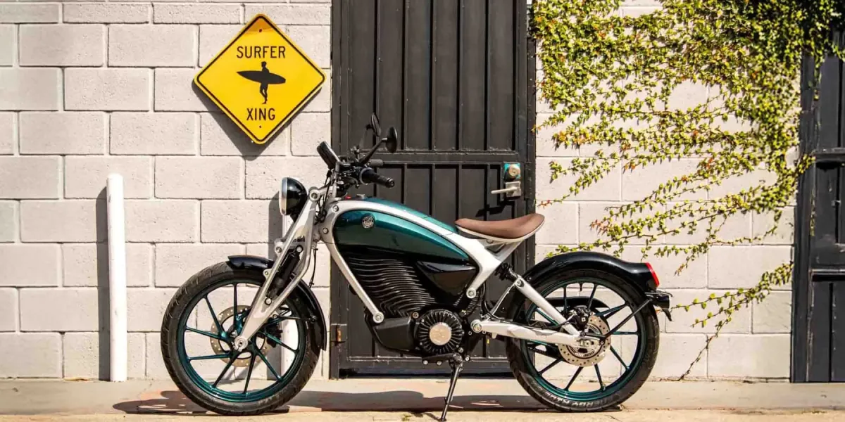 Royal Enfield'ın İlk Elektrikli Motosikleti Yollara Çıkıyor: Flying Flea FF.C6 Teslimatları Başladı