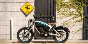 Royal Enfield'ın İlk Elektrikli Motosikleti Yollara Çıkıyor: Flying Flea FF.C6 Teslimatları Başladı