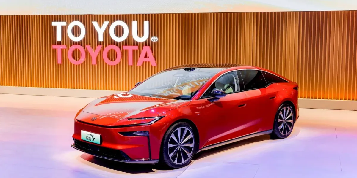 Toyota, Yüksek Benzin Fiyatlarını Suçluyor: Küresel Satışlar Düştü, Elektrikli Araç Satışları %170 Arttı