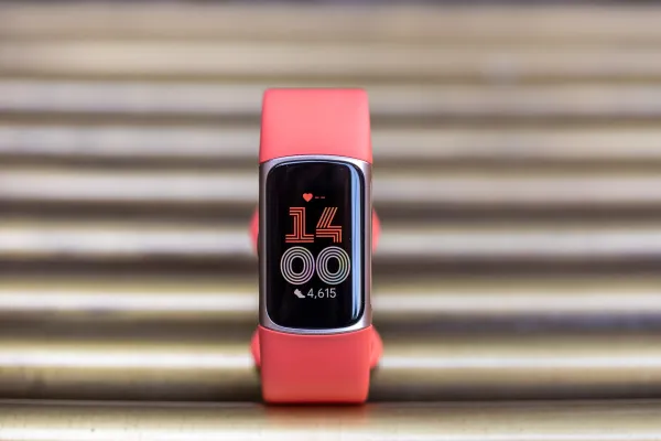 Fitbit Charge 6 ve Çocuklara Yönelik Ace LTE Prime Day'de Büyük İndirimde