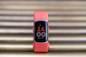 Fitbit Charge 6 ve Çocuklara Yönelik Ace LTE Prime Day'de Büyük İndirimde