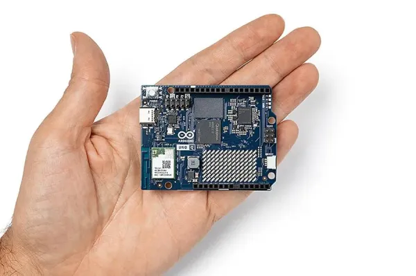 Arduino Uno Q'ya da Zam Geldi