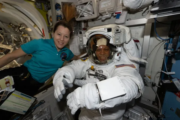 NASA Astronotu Chris Williams Uzay Yürüyüşü İçin Hazırlanıyor