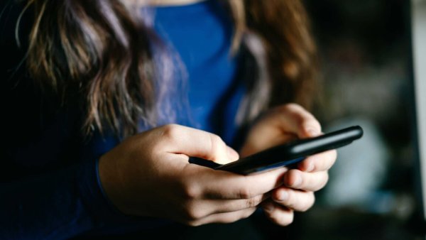 FCC'nin Kimlik Zorunluluğu Planı Anonim Ön Ödemeli Telefon Kullanımını Bitirebilir