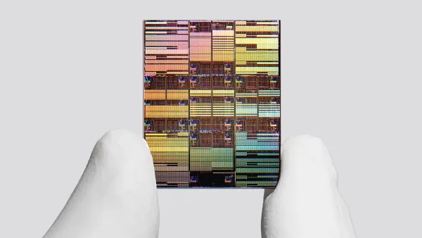 IBM, Moore Yasası'nı Bir On Yıl Daha Uzatabilecek Çip Teknolojisini Tanıttı