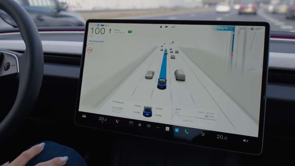 Tesla FSD Nihayet Avrupa’ya Ulaştı, Ancak Hız Sınırları Genişlemeyi Yavaşlatabilir