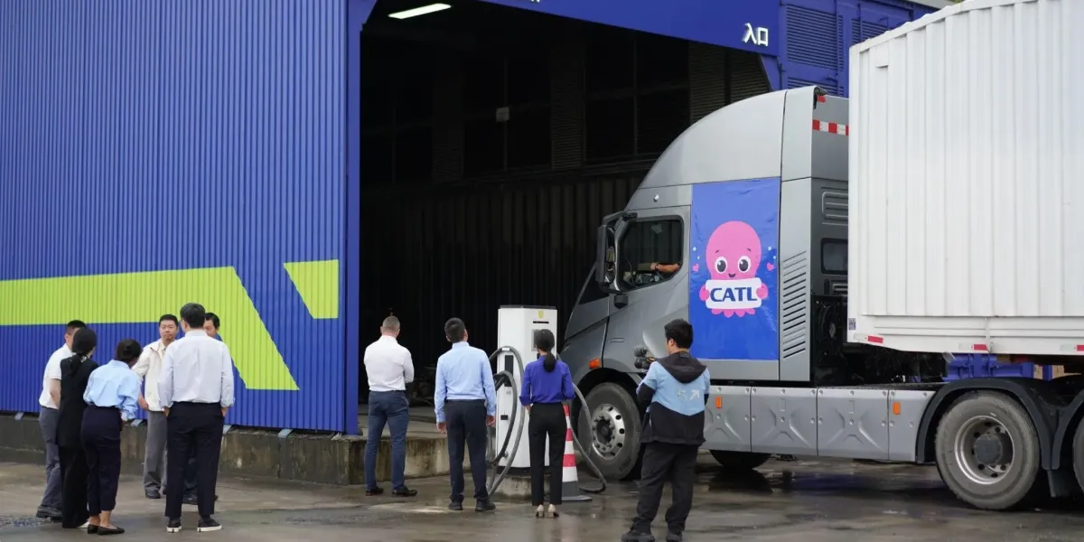 Octopus ve CATL'den Dev Elektrikli Kamyon Batarya Değişim Ağı