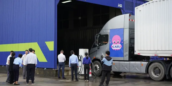 Octopus ve CATL'den Dev Elektrikli Kamyon Batarya Değişim Ağı