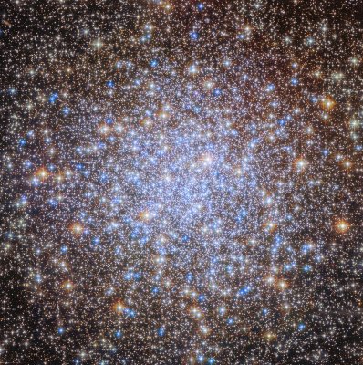 Hubble'dan Göz Kamaştıran Avize Kümesi Görüntüsü