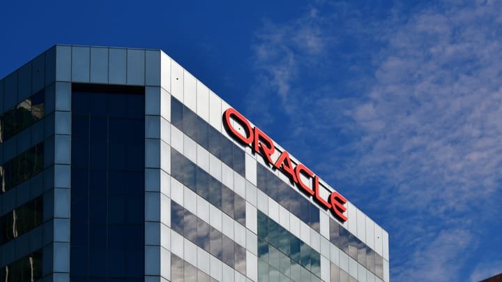 ShinyHunters, Oracle Sıfır Gün Açığını Kullanarak Yüksek Öğrenim Kurumlarına Saldırdı