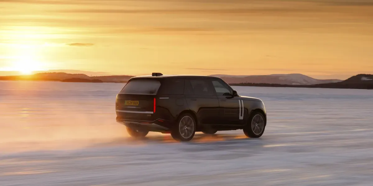 Range Rover'ın İlk Elektrikli Modeli Benzinli Versiyonu Geride Bırakıyor: Fiyat 150.000 Doların Üzerine Çıkabilir
