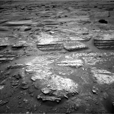Curiosity Blog, Sols 4941-4947: 4 Temmuz'da Çizgili Kaya Katmanları