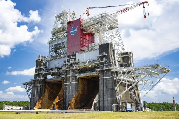 NASA, Blue Origin'in New Glenn Roketi Testlerine Destek Verecek, Artemis İlerliyor