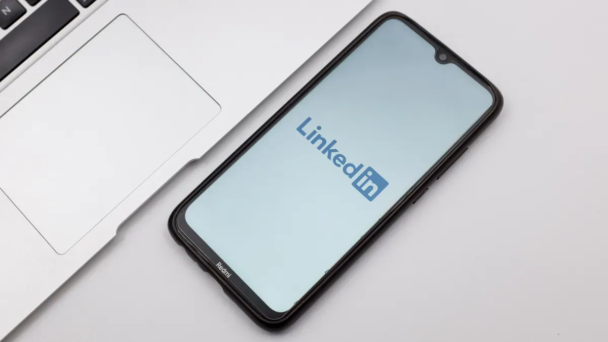 LinkedIn, Yapay Zeka Tarafından Üretilen 'Slop' İçerikleri Bildirme Butonu Ekliyor