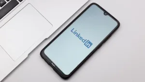 LinkedIn, Yapay Zeka Tarafından Üretilen 'Slop' İçerikleri Bildirme Butonu Ekliyor