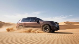 Çin'e Özel BMW iX5: Uzun Dingil Mesafesi, Dev Ekran ve 1000 km Menzil