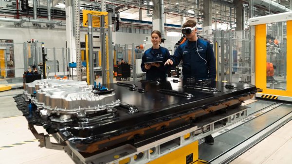 BMW, iX5'in Dev Batarya Paketini ABD'de Üretecek