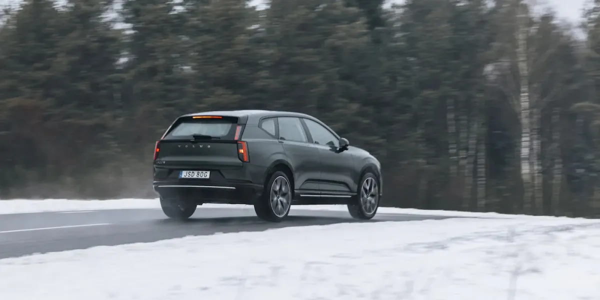 Volvo, 500+ Mil Menzil ve Hızlı Şarj Sunan 'Oyun Değiştirici' EX60'ın İlk Teslimatlarını Gerçekleştirdi