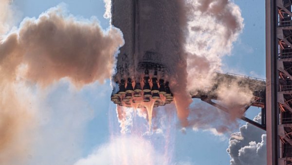 SpaceX Starship Uçuş 13 Fırlatma Güncellemeleri: Yeni Fırlatma Tarihi Değerlendiriliyor