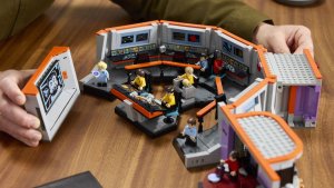Lego Star Trek Enterprise Bridge Seti Orijinal Seriye Geri Dönüyor: Kalkanlar Yükseltildi, Tribble'lar Hazır