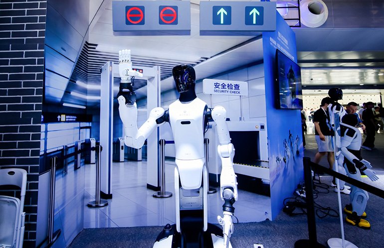 AGIBOT, WAIC 2026'da Dört Yeni Bedenlenmiş Yapay Zeka Ürününü Tanıttı