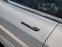 Tesla'nın Kapı Kolları Yeni ABD Güvenlik Kurallarını Gündeme Getiriyor