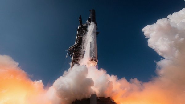 SpaceX, Dünyanın En Büyük Roketi Starship'i Bugün Kritik Uçuş 13 Testinde Fırlatıyor