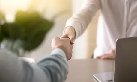 Kaliforniya'da Yapay Zeka İşe Alım Araçlarına Sıkı Denetim: Irk Ayrımcılığı İddiaları Mercek Altında