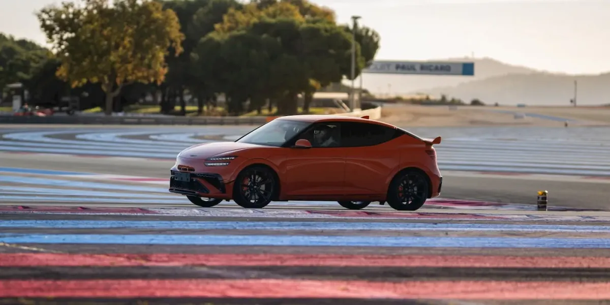 Genesis GV60 Magma, Hyundai IONIQ 5 N'den 10.000 Dolar Pahalı
