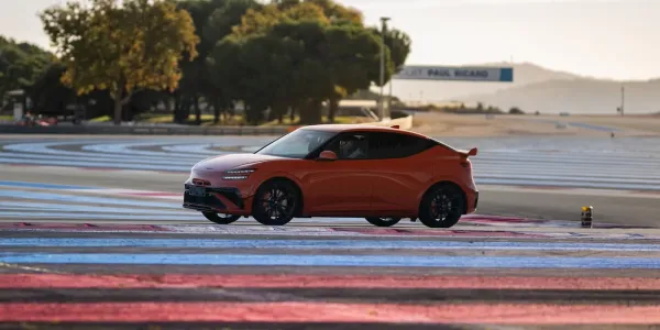 Genesis GV60 Magma, Hyundai IONIQ 5 N'den 10.000 Dolar Pahalı