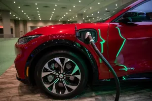Amerikan Otomobil Devleri Elektrikli Araçlardan Uzaklaşıyor