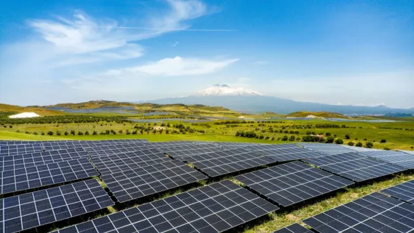 İtalya'nın En Büyük Güneş Enerji Santrali Sicilya'da Hizmete Girdi