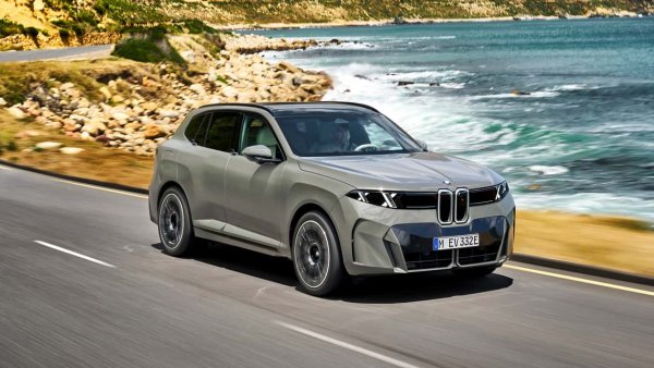 BMW iX5, 460 kW Şarj ve 700 km Menzil ile Rakiplerine Fark Attı