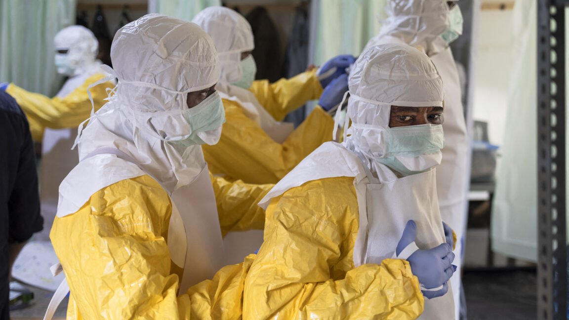 ABD, Ebola Bulaşan Vatandaşlarını Almanya'ya Göndermeye Devam Ediyor