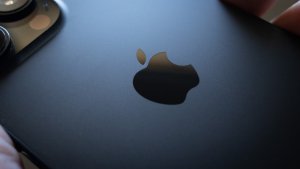 Apple'ın Katlanabilir iPhone'u İlk Etapta Kıt Olabilir