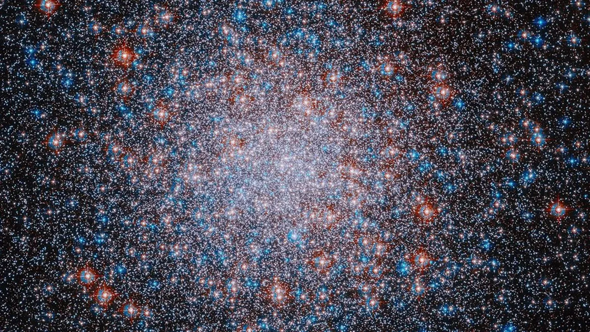 Hubble'dan 500 Bin Yıldızlı Muhteşem Görüntü