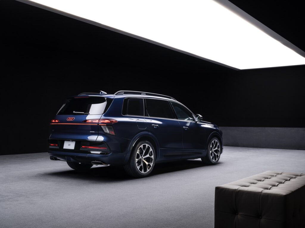 Audi Q9 arkadan 3/4 görünüm