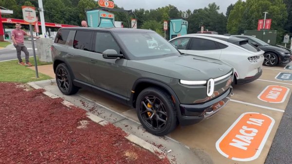 Rivian R2 Şarj Canavarı Ama Yolculukta 'İdare Eder'