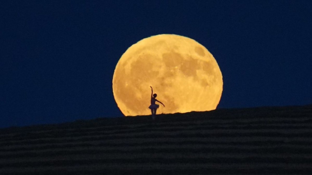Temmuz Dolunayı Dünyayı Büyüledi: Buck Moon'un En Etkileyici Fotoğrafları