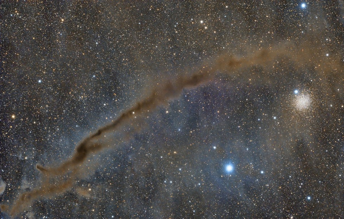 NGC 4372 ve Karanlık Doodad Bulutsusu