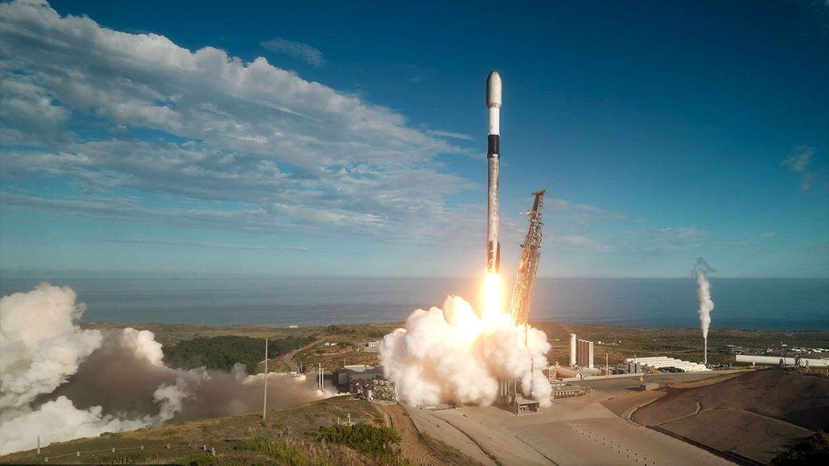 SpaceX Falcon 9 Roketi, Nadir Fırlatma İptalinin Ardından Starlink Uydularını Yörüngeye Gönderdi