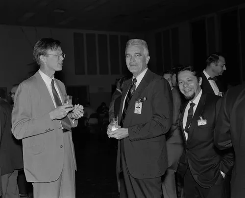 Dr. Thomas Mutch, James Martin ve Dr. Gerald Soffen